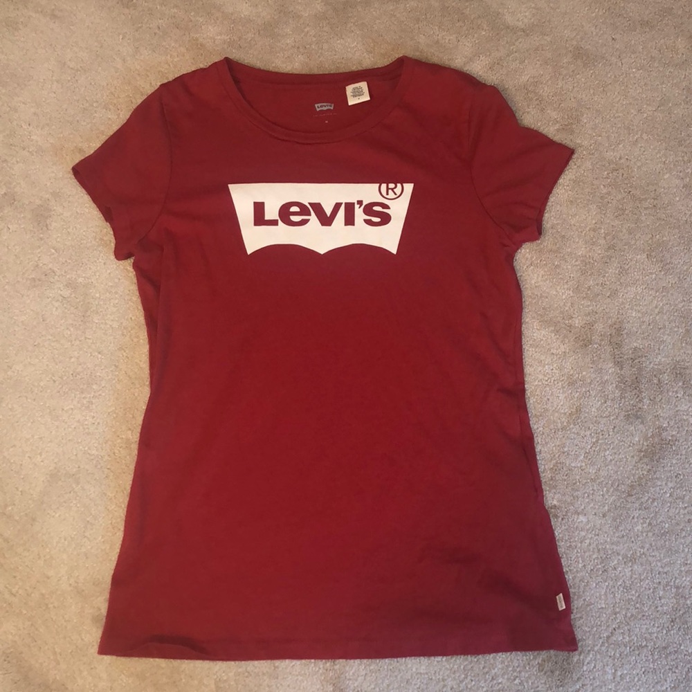 Levi’s red scoop neck tee
